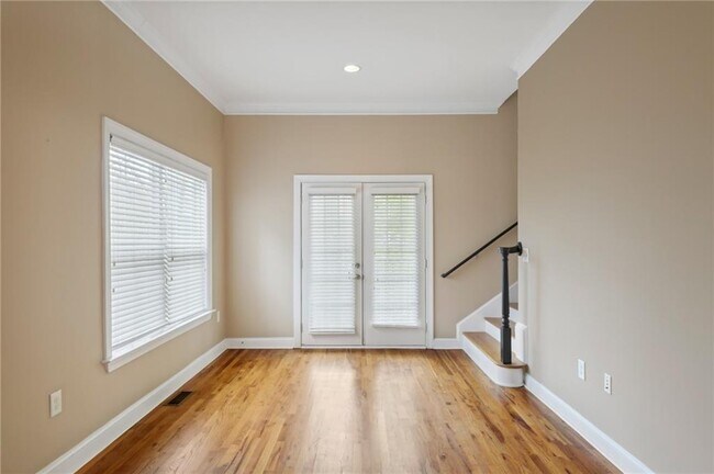 Building Photo - 272 Carlyle Park Dr