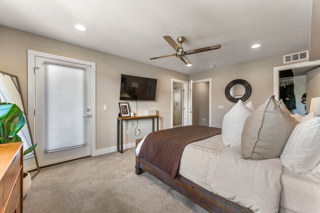 Building Photo - 1544 Utica St