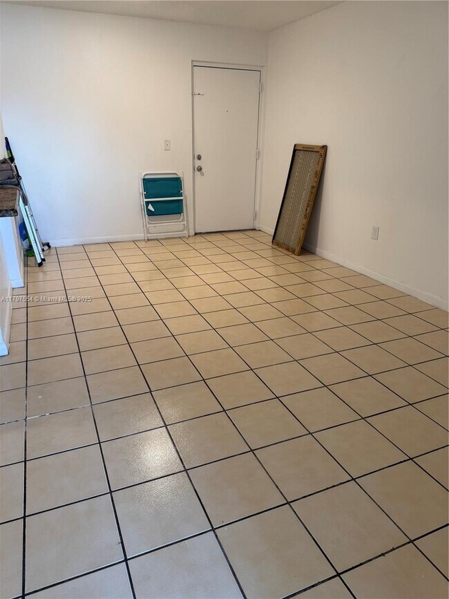 Building Photo - 870 SW 129th Pl