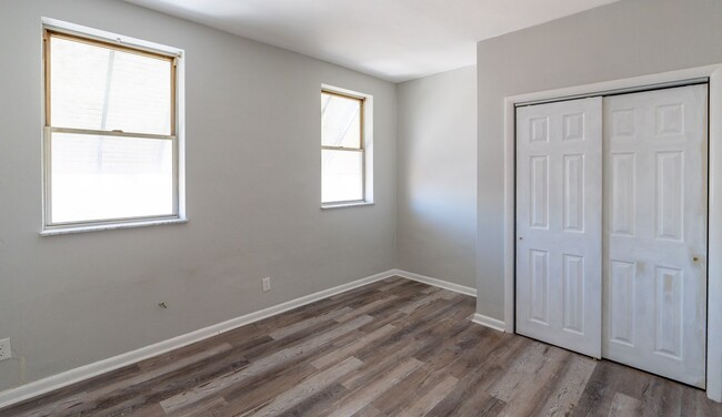 Building Photo - Newbold three bedroom