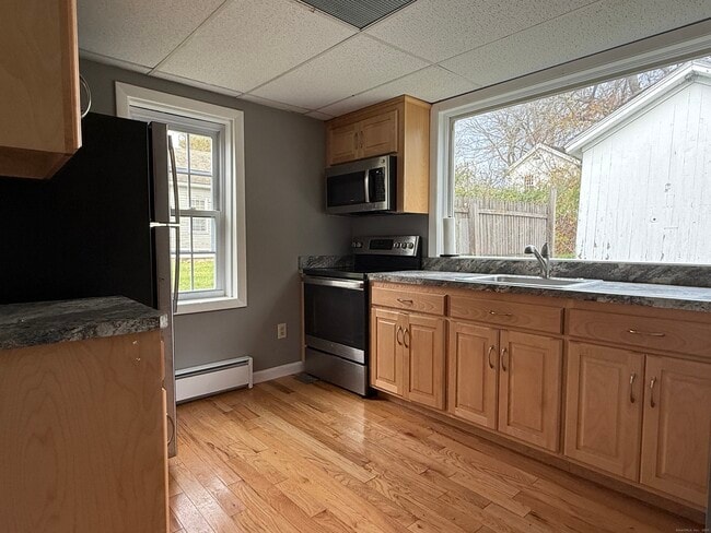 Building Photo - 60 Main St