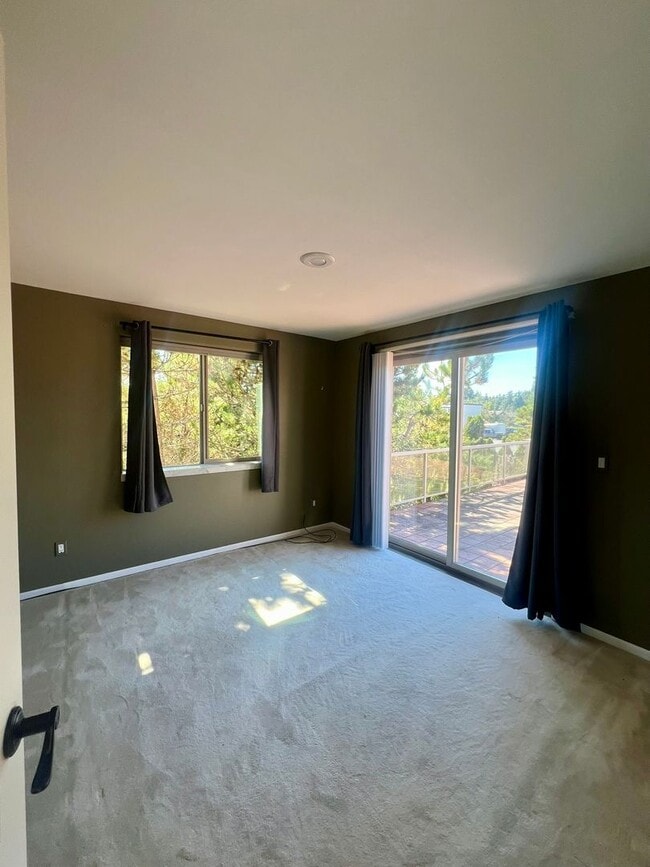 Building Photo - 5 Bedroom in Gated Birch Bay Community!