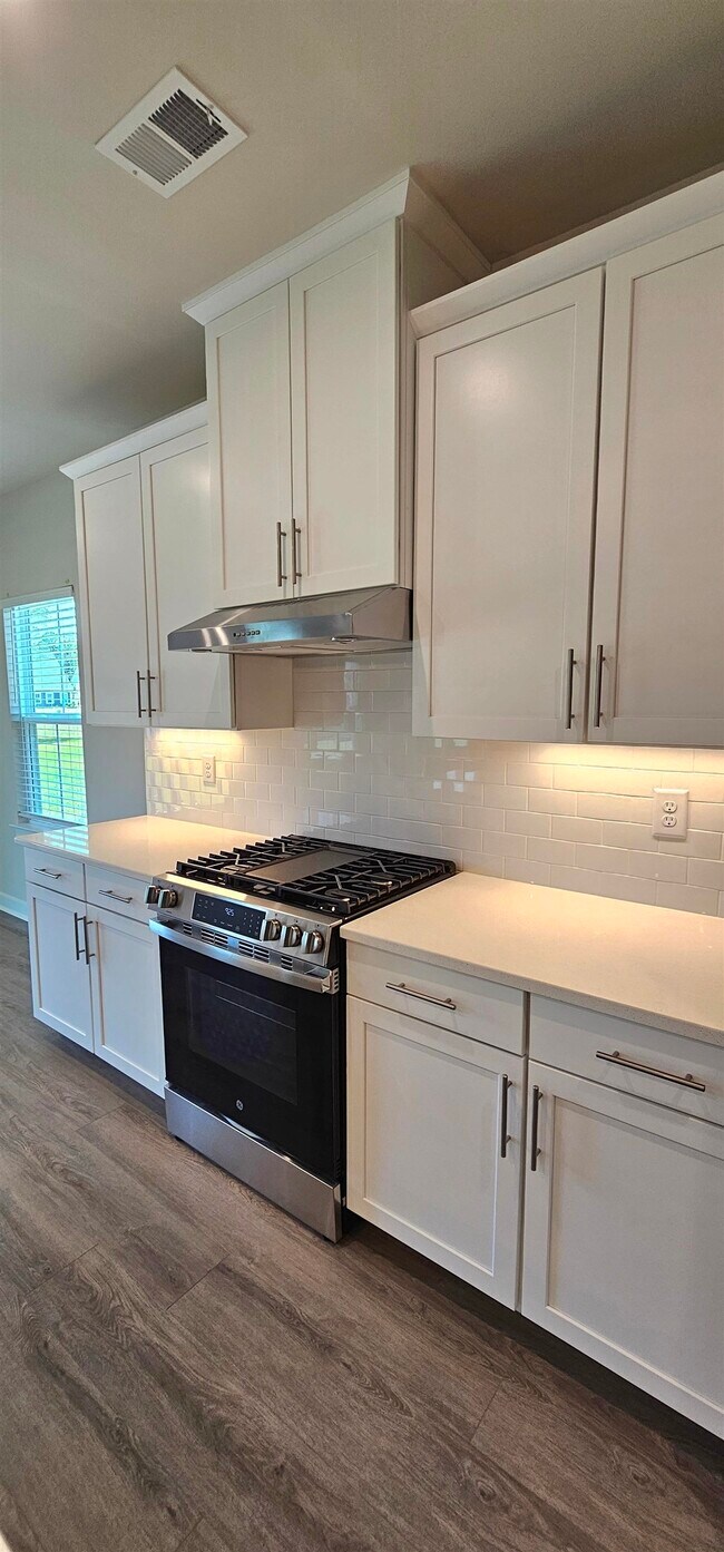 Building Photo - 2313 Hazel Wy