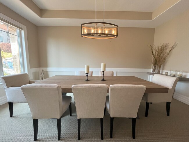 Building Photo - Forest-View Luxury Home with 5 Bedrooms, Luxury Primary Suite & Gourmet Kitchen