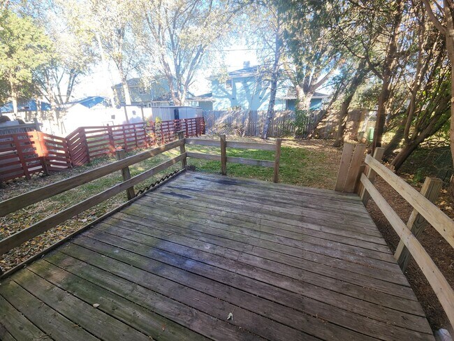 Building Photo - 706-708 N. Hawthorne Dr.