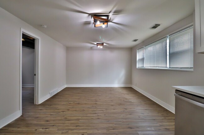Building Photo - 16039 Marian Dr