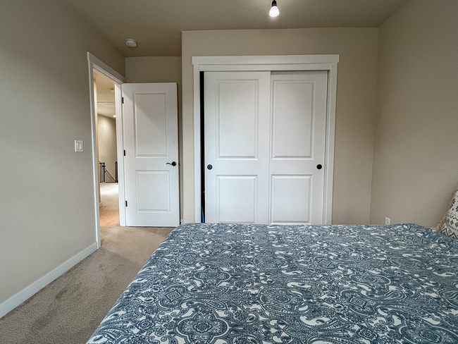 Building Photo - Enjoyable 4-Bed, 2.5-Bath Corner Lot Home ...