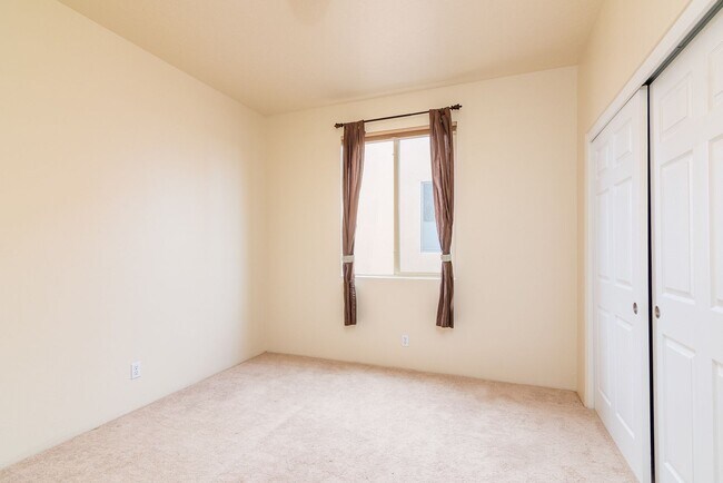 Building Photo - 7 E Saddleback Mesa