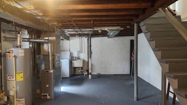 Building Photo - Great Alexandria Location