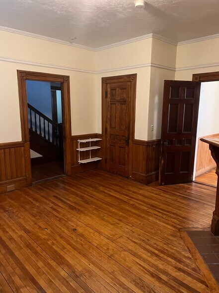 Building Photo - 14 Beacon St