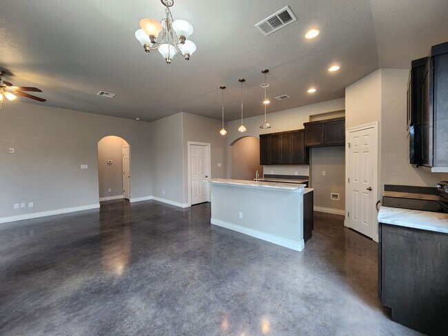 Building Photo - LOCATION! Walk to Torrey Park / Close to NB Downtown & Gruene / No Carpet / NBISD