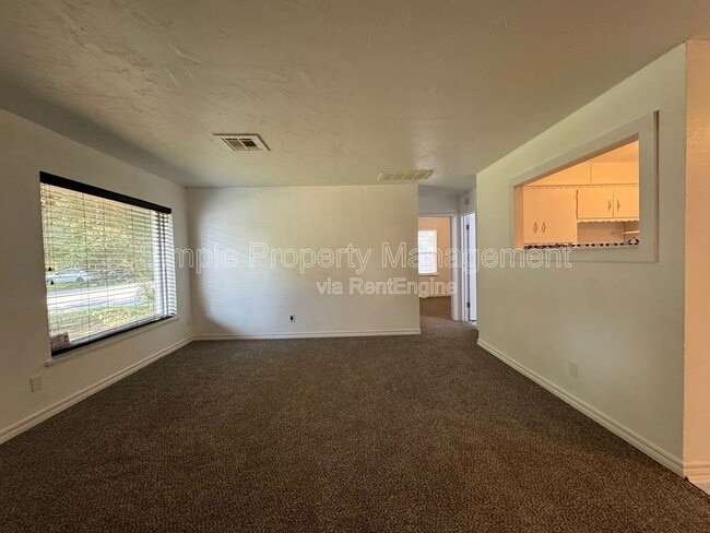 Building Photo - 1108 W Apache St