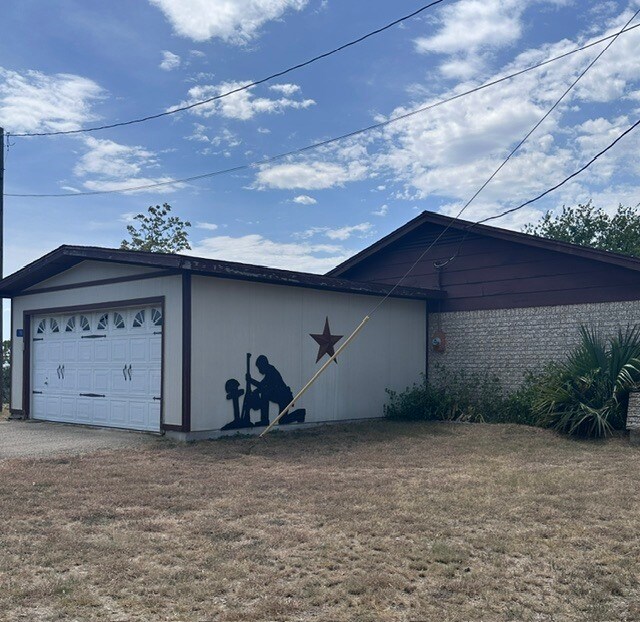 Building Photo - 194 Private Road 4660