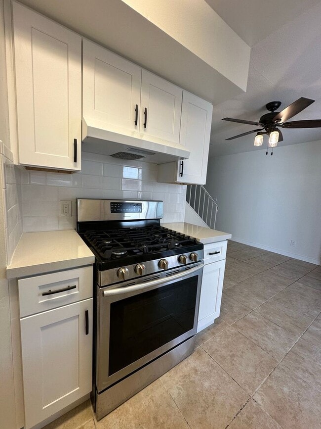 Building Photo - Anaheim 3 Bedroom 2.5 Bath Townhome - 1 Ca...