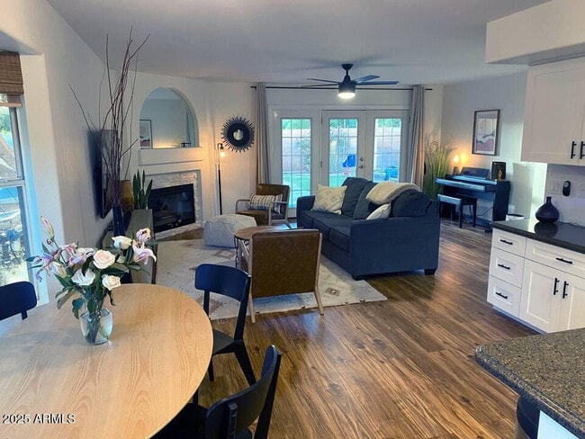 Building Photo - 3798 E Encinas Ave