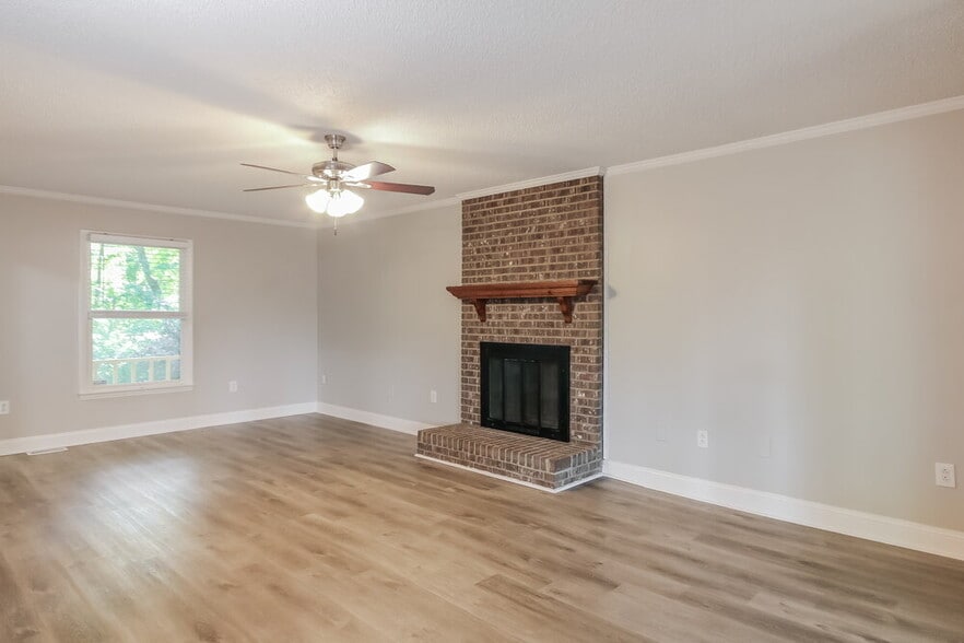 Building Photo - 524 Robin Dr