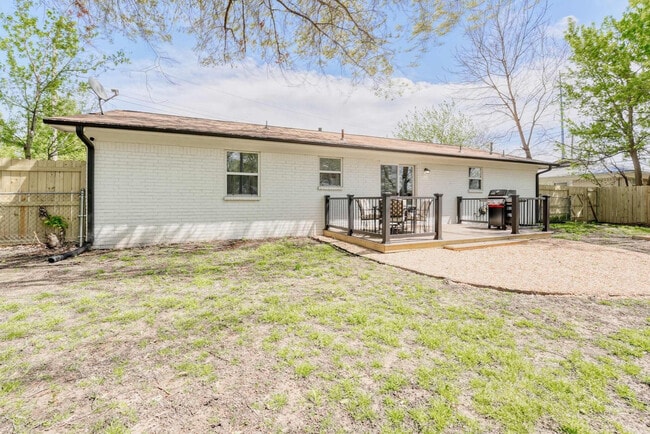 Building Photo - 1308 SE E St