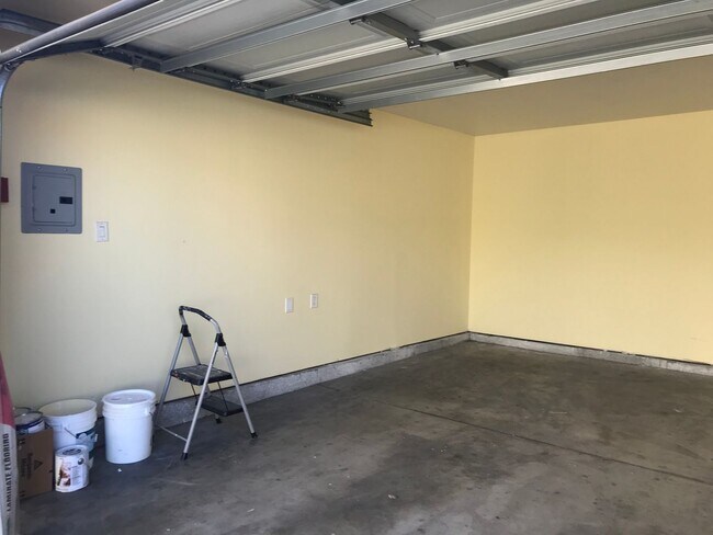 Building Photo - 83(430)