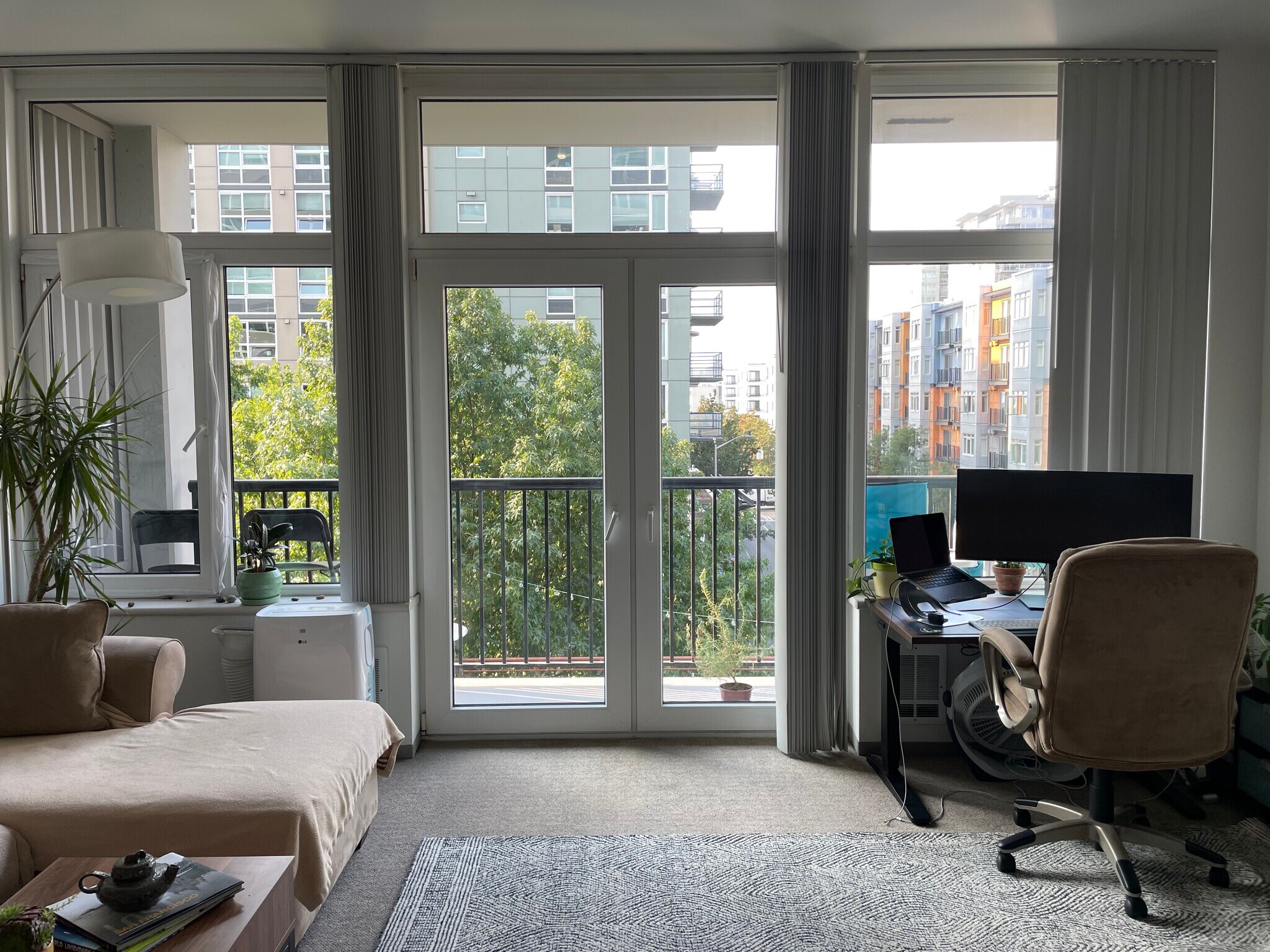 Corner unit with floor to ceiling windows - 2717 Western Ave