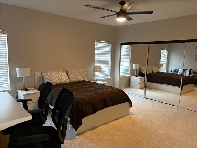 Building Photo - 622 Wilcrest Dr