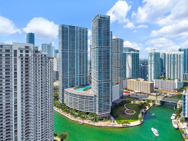 Building Photo - 475 Brickell Ave