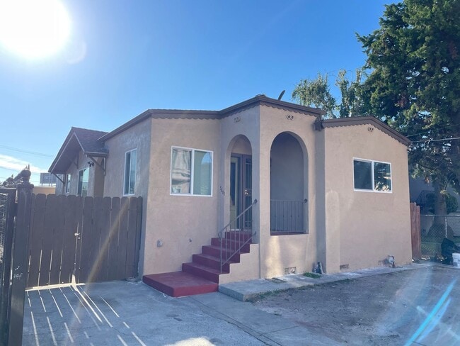 Primary Photo - Beautifully updated 3-bedroom, 2-bathroom ...