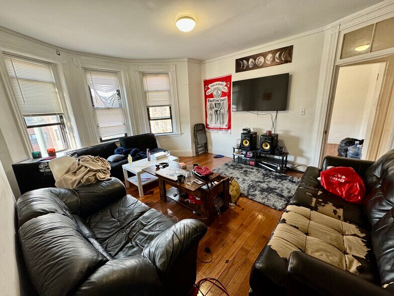 Building Photo - 872 Huntington Ave