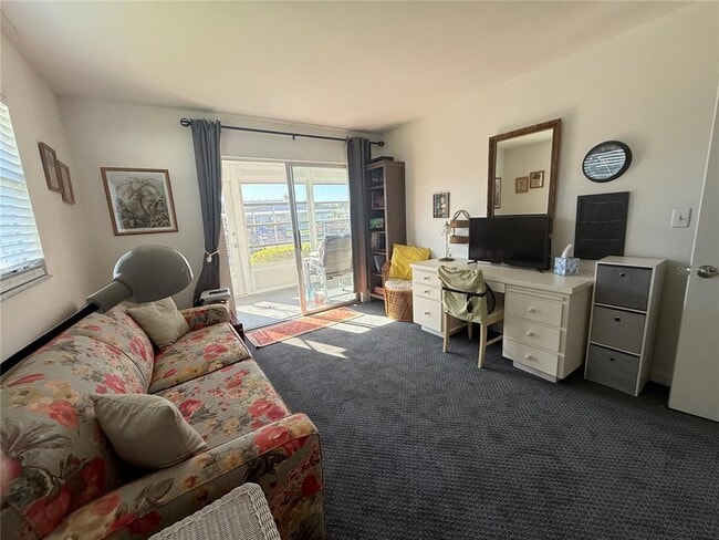 Building Photo - 205 Andover Pl N