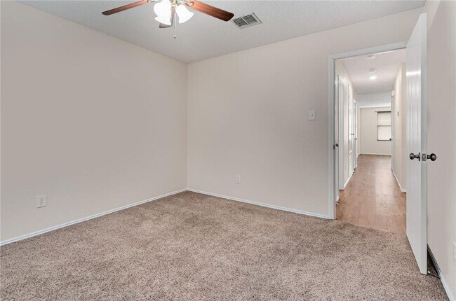 Building Photo - 208 Blazing Star Trail