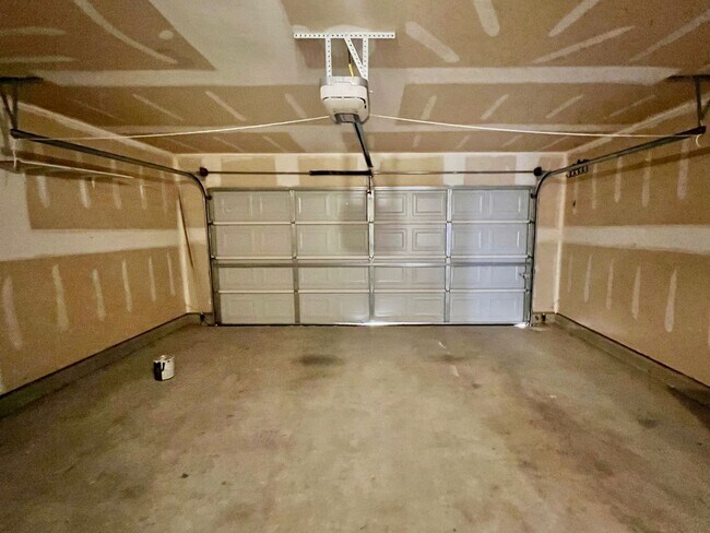 Building Photo - Well-maintained 3-bedroom, 2-bath single-story home built in 2016.