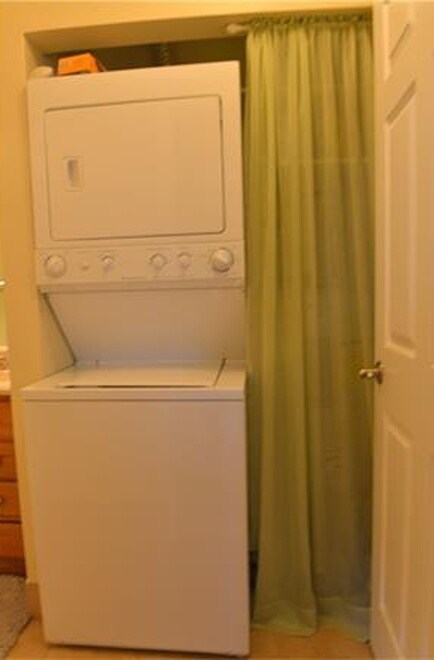 Building Photo - 2110 Aspen Dr