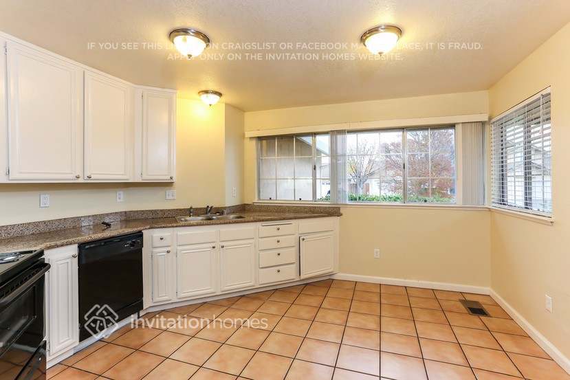 Building Photo - 1080 Mission Cir