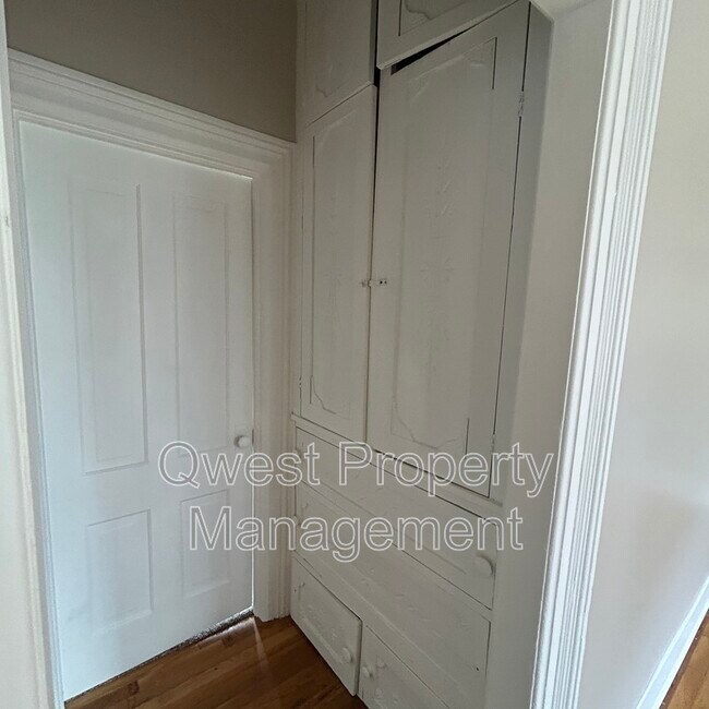 Building Photo - 221 Hollister Ave SE