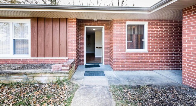 Building Photo - 18 Forsythia Ln