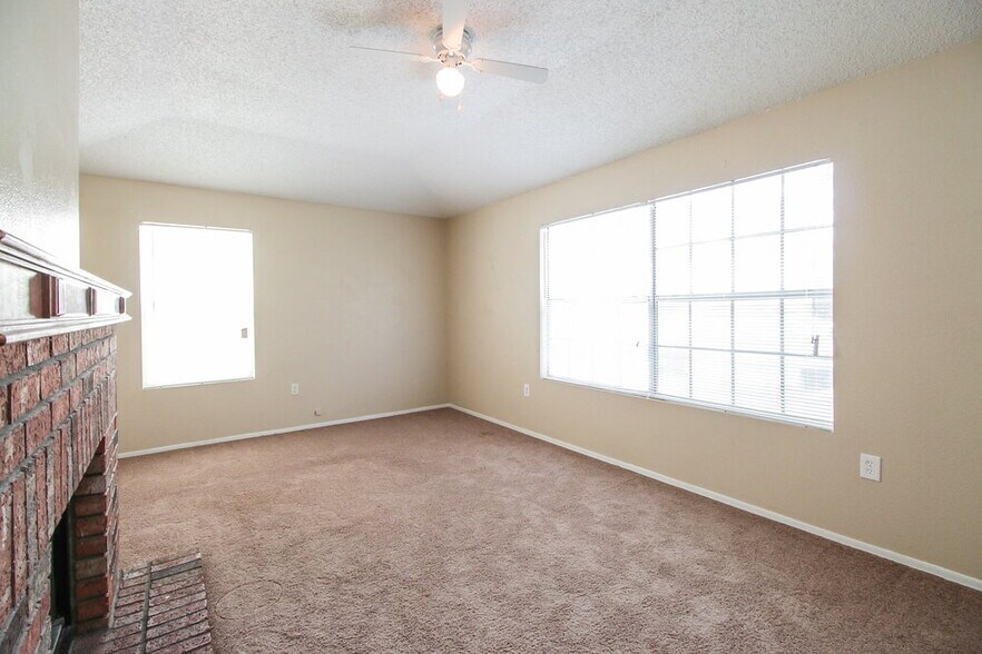 Building Photo - 1158 N Florence Dr