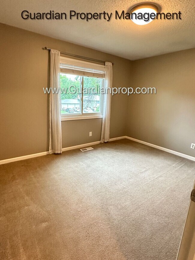 Building Photo - Eden Prairie Single Family Home, Fenced Yard, 2 Car Garage, Dishwasher W/D