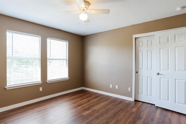 Building Photo - 532 Sampson