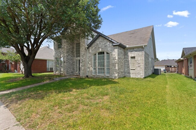 Building Photo - 2802 Briarbrook Ln