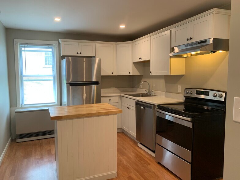 Building Photo - 5 Cordage St