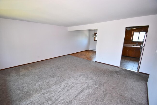 Primary Photo - 72 Rose St
