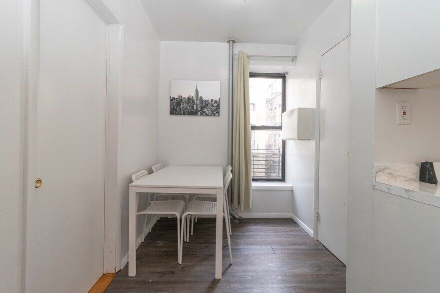 Building Photo - 1819d 2nd Ave