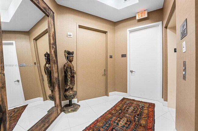 Building Photo - 15811 Collins Ave