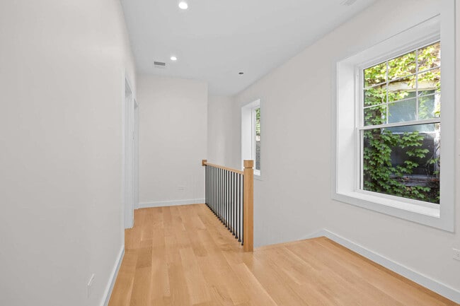 Building Photo - 4437 N Whipple St