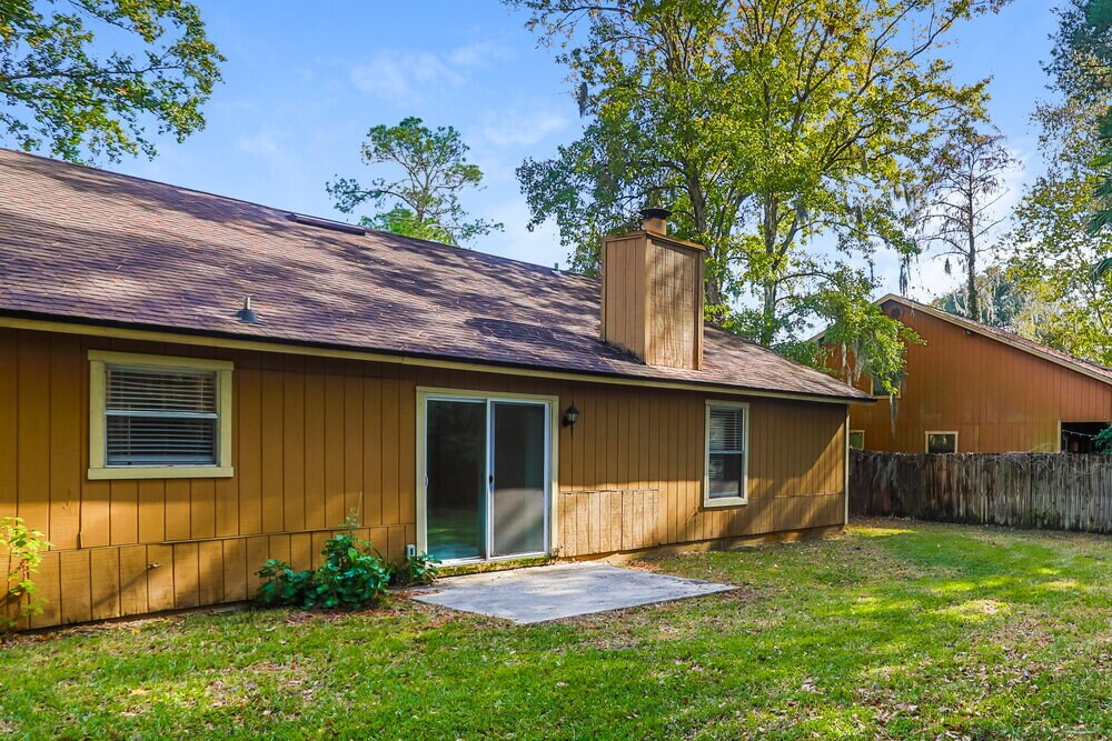 Building Photo - 8228 Honeysuckle Ln
