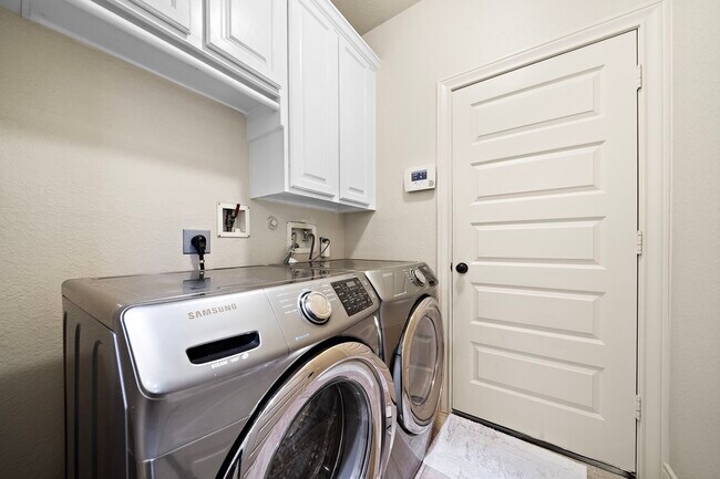Building Photo - 22634 Cascade Springs Dr