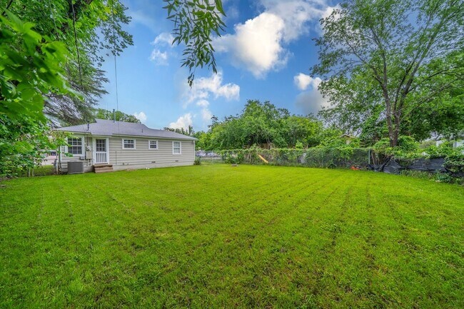 Building Photo - 1155 Greenbrier Dr