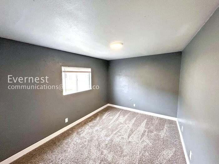 Building Photo - 6923 Issac Ave