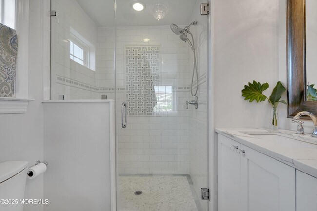 Building Photo - 229 1st Ave