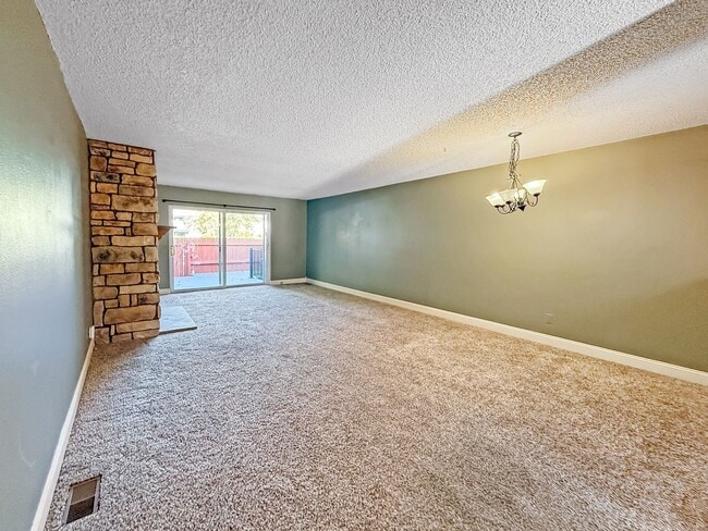 Building Photo - $0 DEPOSIT OPTION. CHARMING TWO-STORY TOWNHOUSE WITH FINISHED BASEMENT, GARAGE, AND HOA AMENITIES...