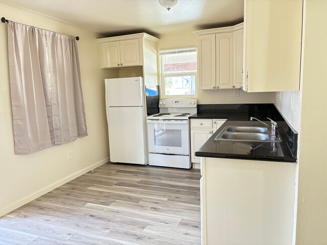 Building Photo - Three Bedroom Home